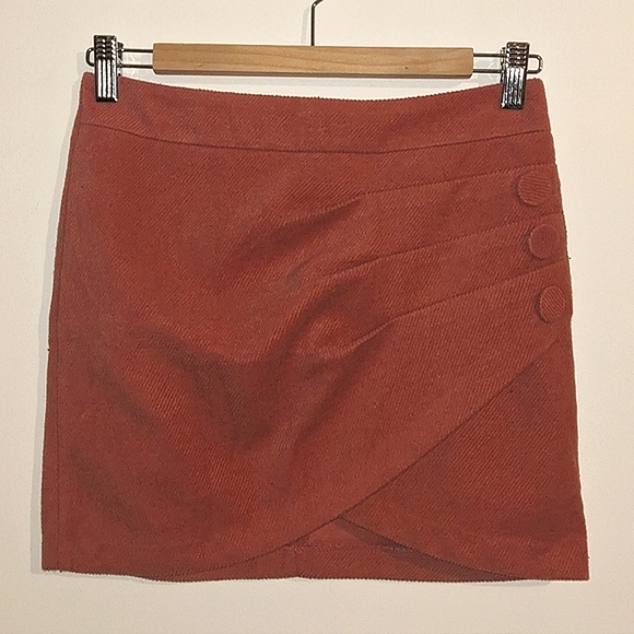 Pomegranate colored button skirt - Picture 2 of 4